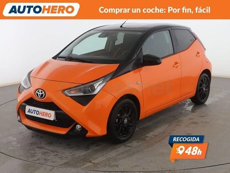 Usado Toyota Aygo X-play 72 CV (52 kW) 2019 Naranja Utilitario