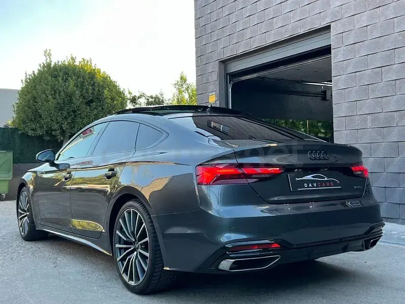 Usado Audi A5 Sportback S-Line 204 CV (150 kW) 2022 Gris / plata Utilitario