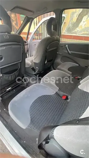 Usado Citroën Xsara Picasso Exclusive 92 CV (67 kW) 2010 Blanco Monovolumen