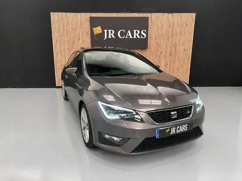 Usado Seat Leon FR 150 CV (110 kW) 2016 Gris / plata Berlina