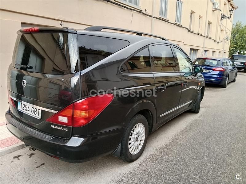 Negro Usado 2008 Ssangyong (KGM) Rodius Monovolumen | 4850 € (Precio justo) - Imagen 1/4