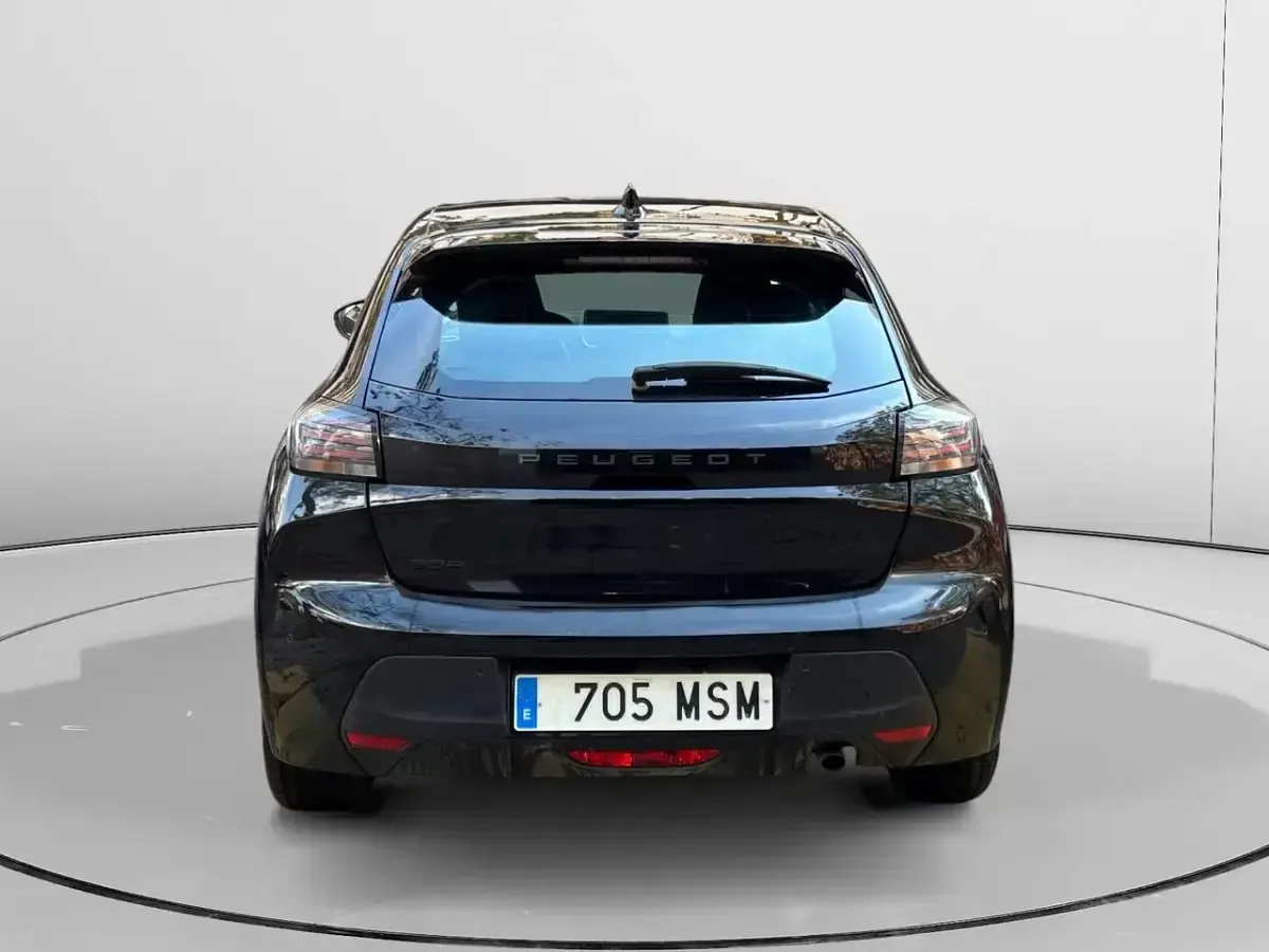 Usado Peugeot 208 Active 101 CV (74 kW) 2024 Negro Utilitario