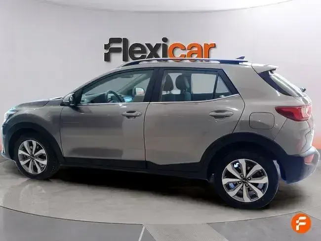 Usado Kia Stonic 100 CV (73 kW) 2024 Gris SUV