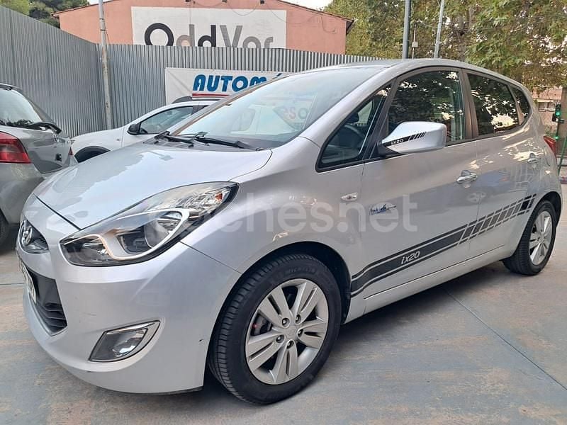 Gris / plata Usado 2012 Hyundai ix20 Comfort Utilitario | 8250 € (Precio justo) - Imagen 1/4