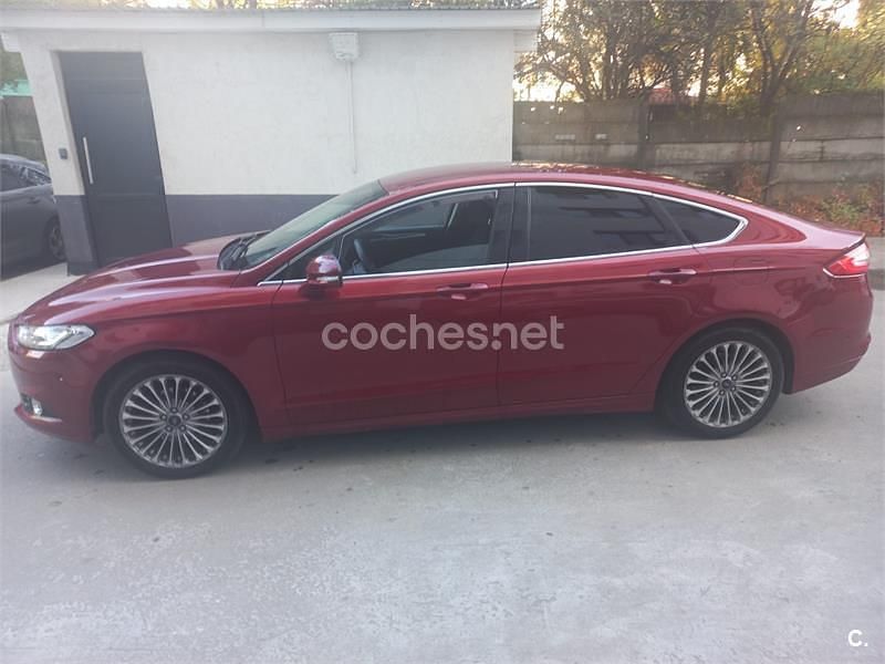 Usado Ford Mondeo Titanium 150 CV (110 kW) 2015 Granate Familiar