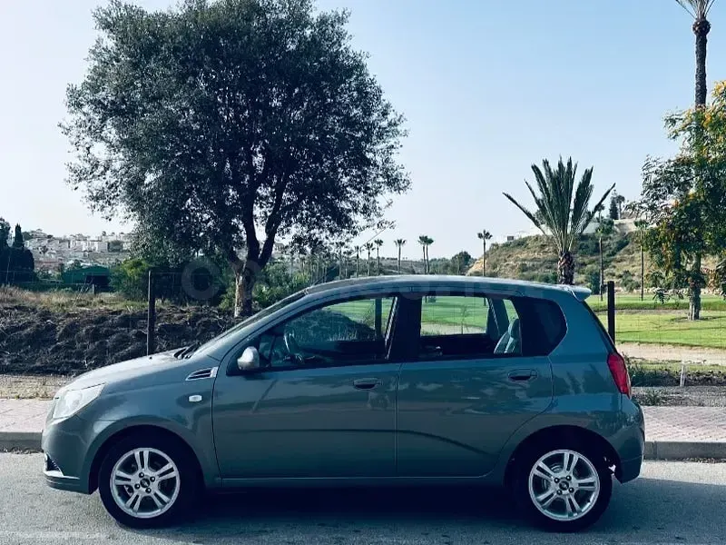 Usado Chevrolet Aveo LT 100 CV (73 kW) 2008 Gris / plata Berlina