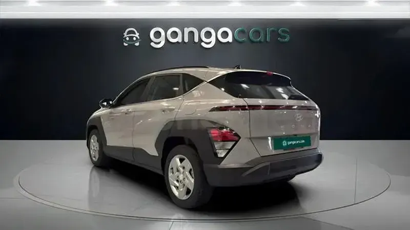 Usado Hyundai Kona 120 CV (88 kW) 2024 Gris / plata SUV