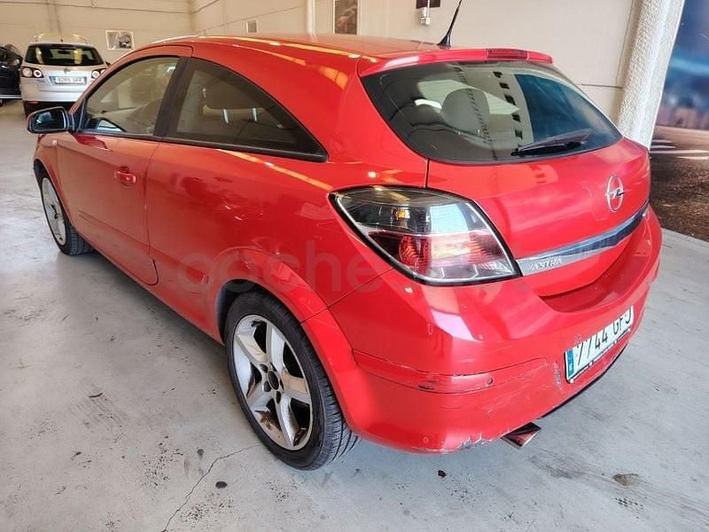Usado Opel Astra GTC Sport 140 CV (102 kW) 2008 Rojo Berlina