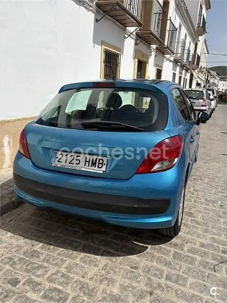 Usado Peugeot 207 70 CV (51 kW) 2012 Azul Berlina