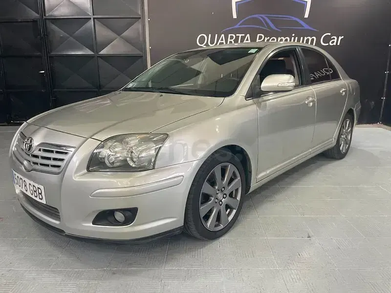 Usado Toyota Avensis Executive 126 CV (92 kW) 2008 Gris / plata Berlina