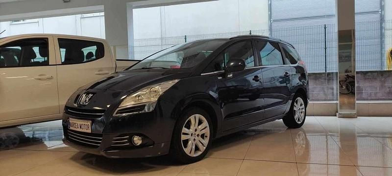 Usado Peugeot 5008 Access 114 CV (83 kW) 2013 Marrón Monovolumen