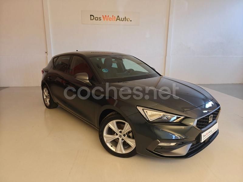 Usado Seat Leon FR 150 CV (110 kW) 2024 Gris / plata Berlina
