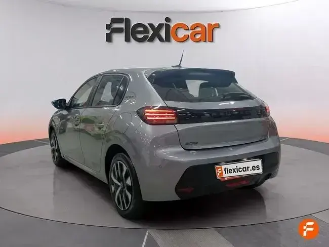 Usado Peugeot 208 Style 100 CV (73 kW) 2024 Gris Utilitario