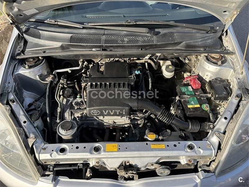 Usado Toyota Yaris Edition 68 CV (50 kW) 2002 Gris / plata Berlina