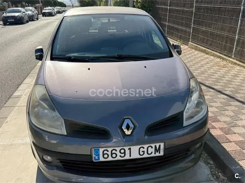 Usado Renault Clio II Authentique 85 CV (62 kW) 2008 Gris / plata Berlina