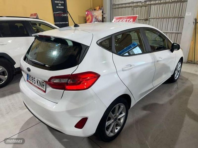 Usado Ford Fiesta Trend 86 CV (63 kW) 2018 Blanco Utilitario