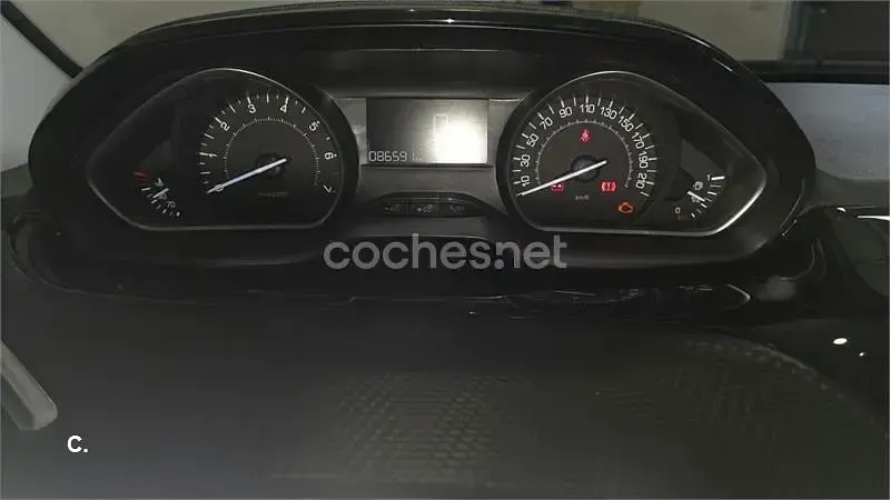 Usado Peugeot 2008 Signature Sky 82 CV (60 kW) 2018 Blanco SUV