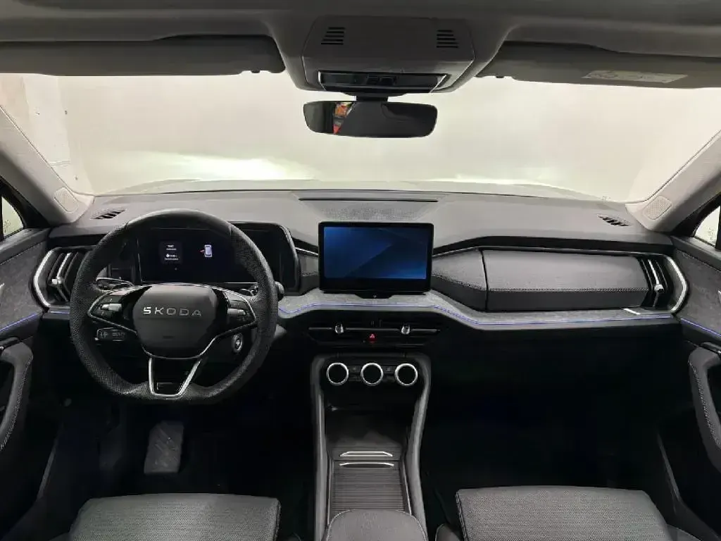 Usado Skoda Kodiaq 150 HP (110 kW) 2025 Preto SUV