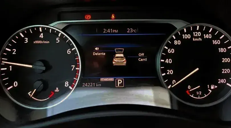 Usado Nissan Juke N-Connecta 114 HP (83 kW) 2024 Prateado SUV