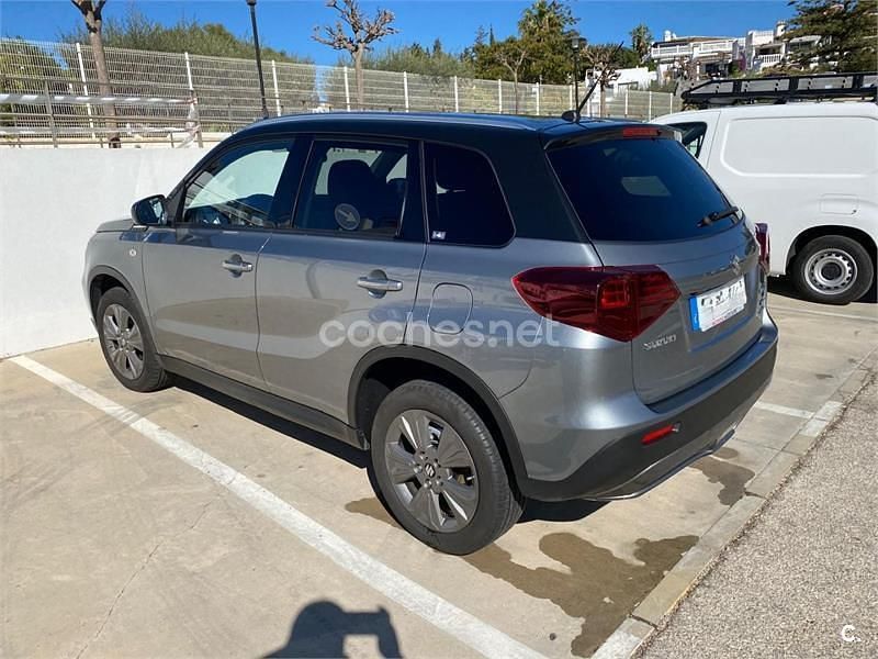 Usado Suzuki Vitara 129 CV (94 kW) 2020 Gris / plata SUV
