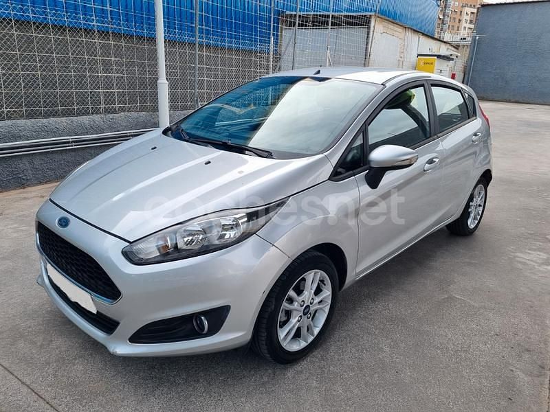 Gris / plata Usado 2017 Ford Fiesta Trend Utilitario | 8600 € (Precio justo) - Imagen 1/4