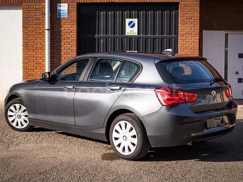 Usado BMW 118 Sport Line 150 CV (110 kW) 2016 Gris / plata Utilitario