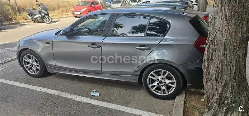 Usado BMW 118 143 CV (105 kW) 2009 Gris / plata Utilitario