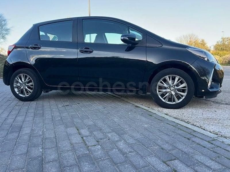 Używany Toyota Yaris Business Edition 69 KM (50 kW) 2019 Czarny Sedan/Limuzyna
