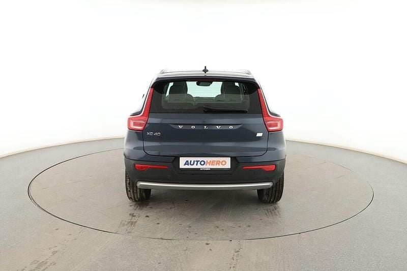 Usado Volvo XC40 Inscription 211 CV (155 kW) 2021 Azul SUV