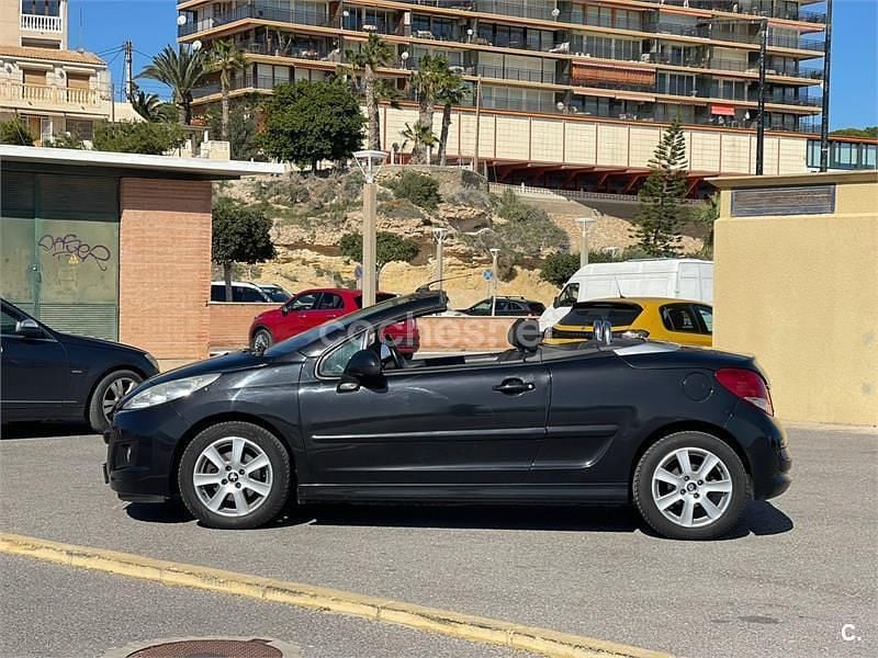 Usado Peugeot 207 CC 120 CV (88 kW) 2012 Negro Descapotable