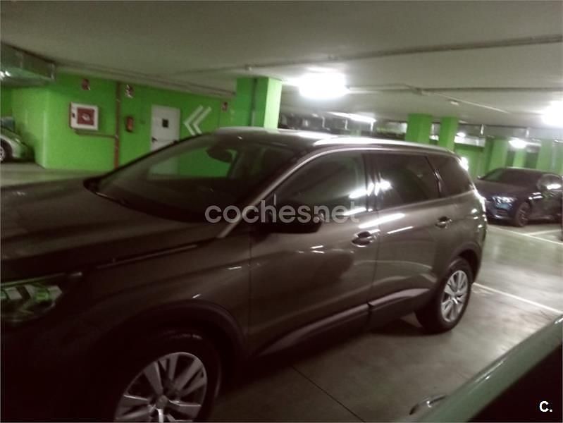 Usado Peugeot 5008 Active 130 CV (95 kW) 2019 Negro SUV