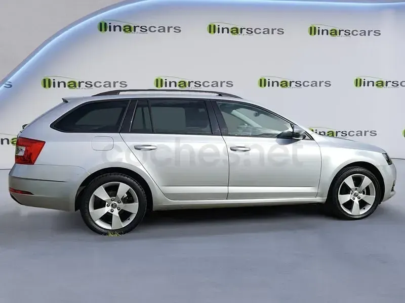 Usado Skoda Octavia Style 150 CV (110 kW) 2020 Gris / plata Familiar