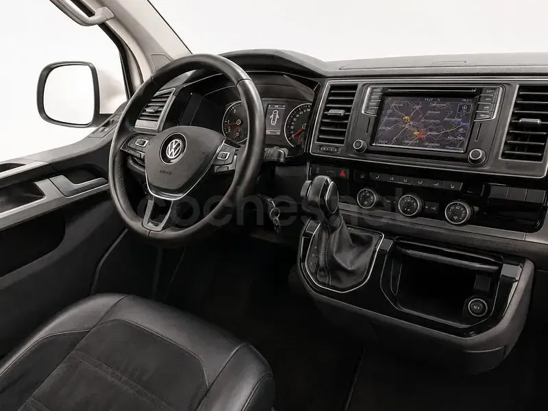 Usado VW Multivan Highline 204 CV (150 kW) 2018 Blanco Monovolumen