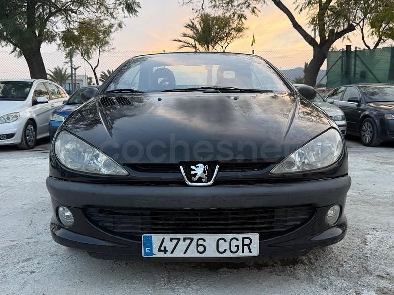 Usado Peugeot 206 CC Quiksilver 110 CV (80 kW) 2004 Negro Descapotable