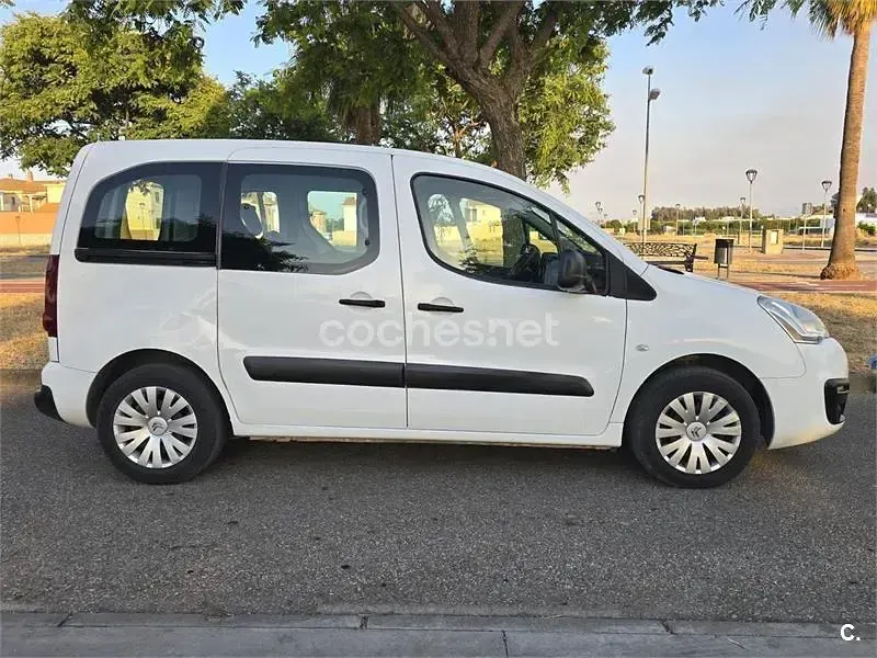 Usado Citroën Berlingo Feel 100 CV (73 kW) 2016 Blanco Monovolumen