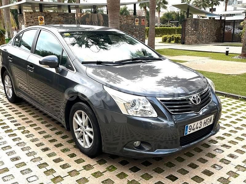 Usado Toyota Avensis Active 126 CV (92 kW) 2011 Gris / plata Berlina