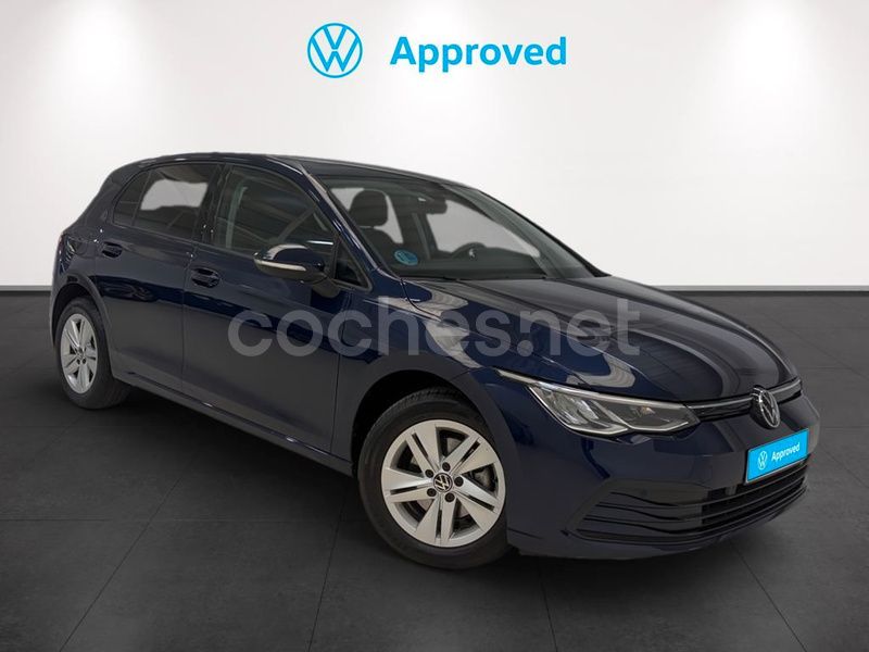Azul Usado 2024 VW Golf VIII Life Berlina | 28.250 € (Un poco caro) - Imagen 1/4