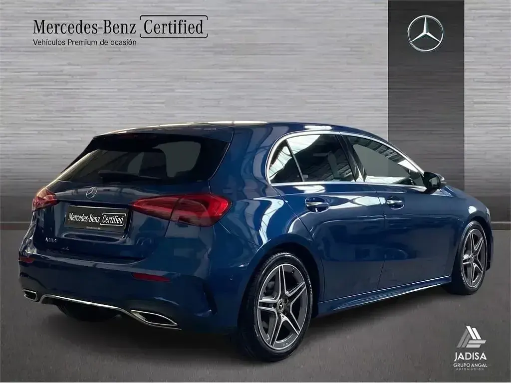 Usado Mercedes A180 AMG line 136 HP (100 kW) 2025 Azul Sedan