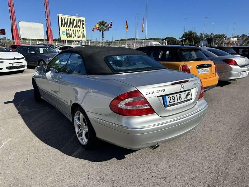 Usado Mercedes CLK200 Avantgarde 163 CV (119 kW) 2005 Plata metalico Descapotable