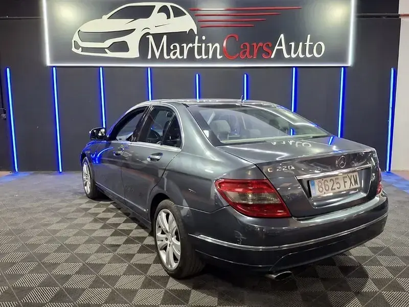 Usado Mercedes C220 Elegance 170 CV (125 kW) 2007 Gris / plata Berlina