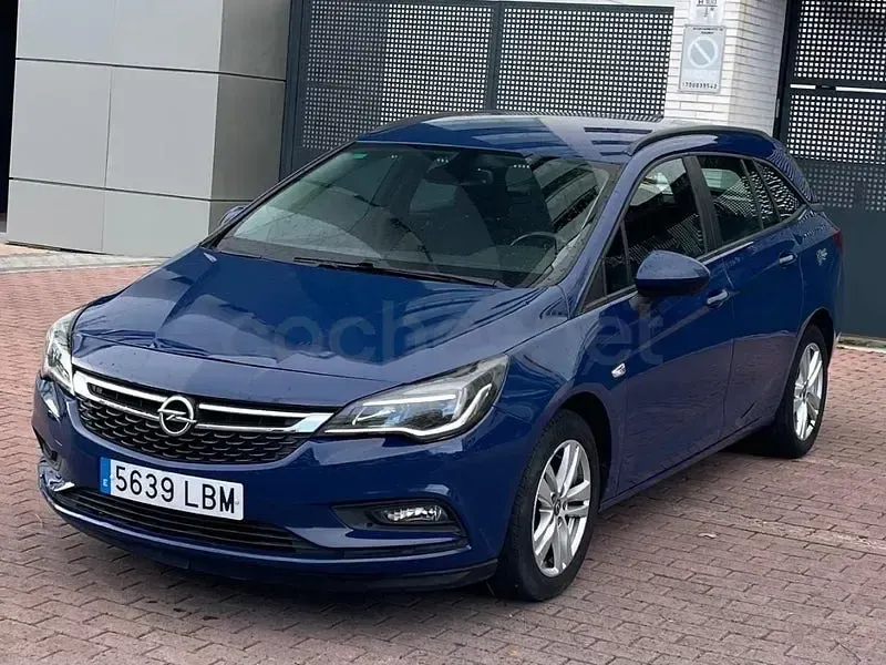 Usado Opel Astra Dynamic 110 CV (80 kW) 2019 Azul Familiar