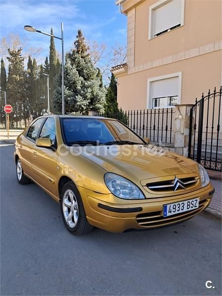 Usado Citroën Xsara Exclusive 90 CV (66 kW) 2002 Naranja Berlina