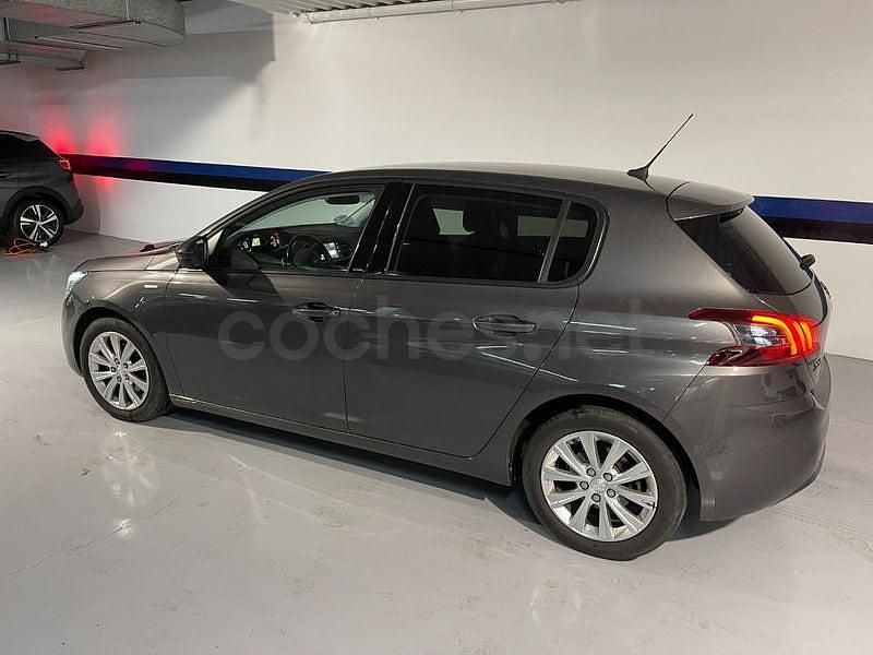 Usado Peugeot 308 Style 130 CV (95 kW) 2019 Gris / plata Berlina