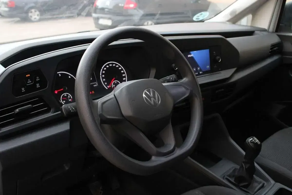 Usado VW Caddy 75 CV (55 kW) 2021 Blanco Monovolumen