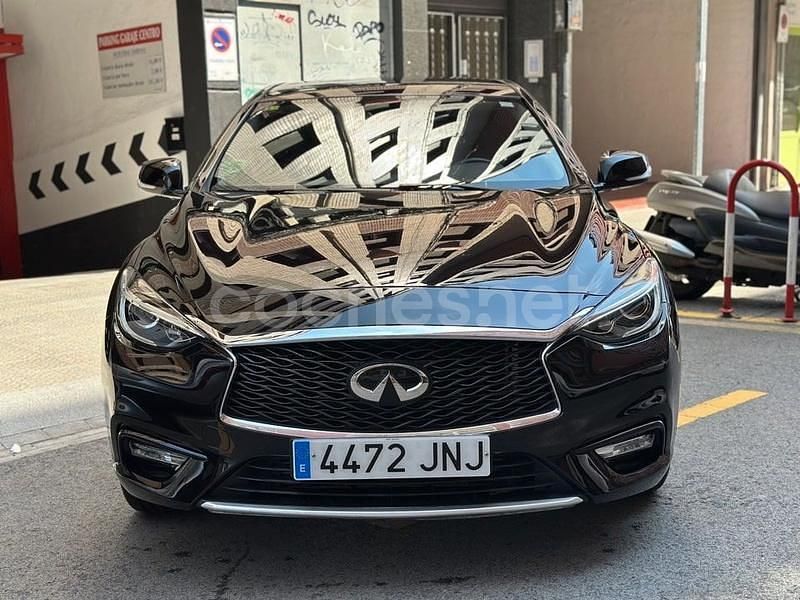 Usado Infiniti Q30 122 CV (89 kW) 2016 Negro Utilitario
