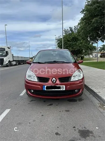 Usado Renault Scénic II Dynamique 100 CV (73 kW) 2007 Rojo Monovolumen