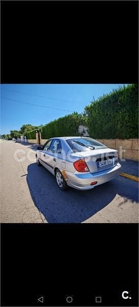Gris / plata Usado 2003 Hyundai Accent GLS Berlina | 1890 € - Imagen 1/4