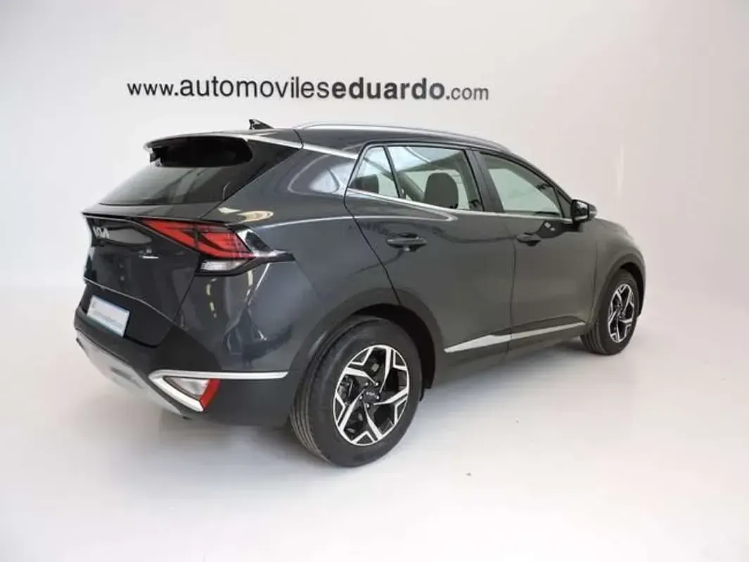 Usado Kia Sportage 136 CV (100 kW) 2022 Gris SUV