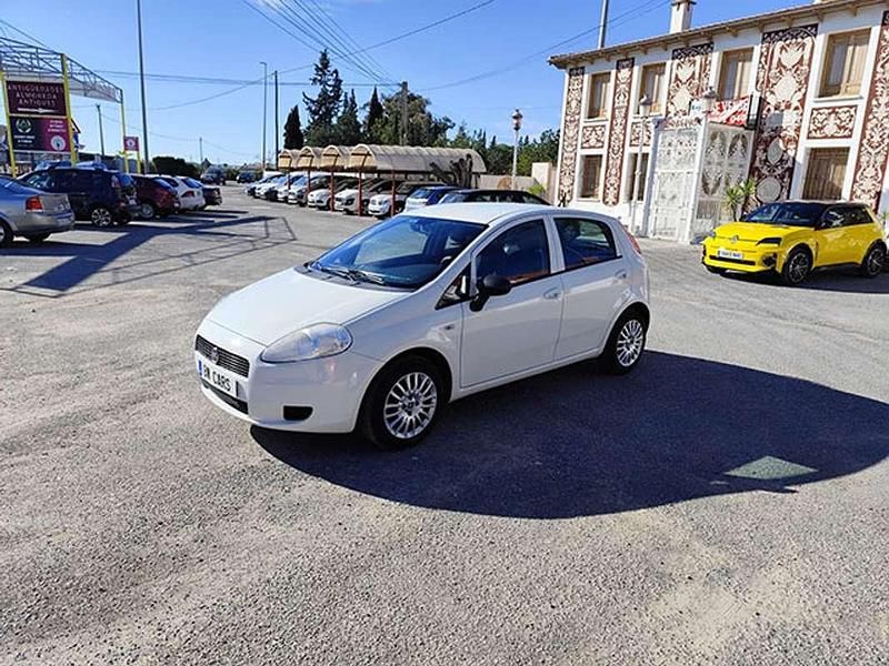 Usado Fiat Punto Lounge 69 CV (50 kW) 2013 Blanco Utilitario