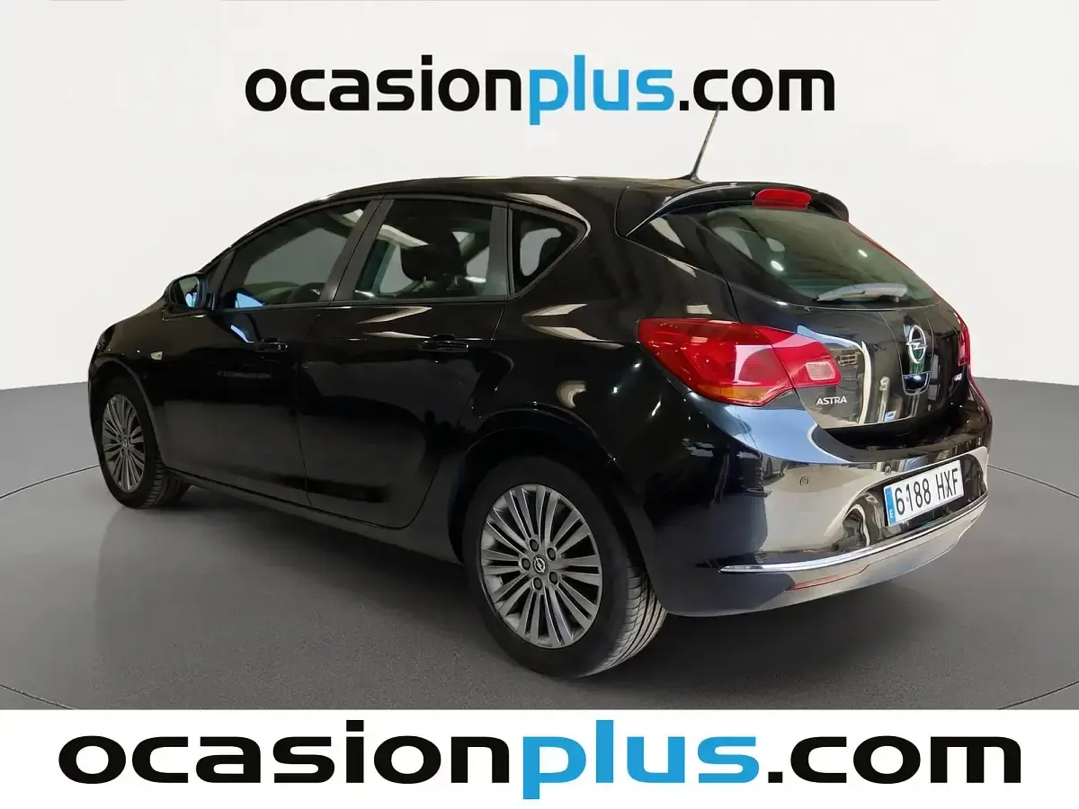 Usado Opel Astra Excellence 110 CV (80 kW) 2014 Negro Utilitario